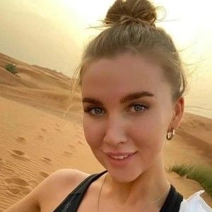 Meet your Posher, Simona